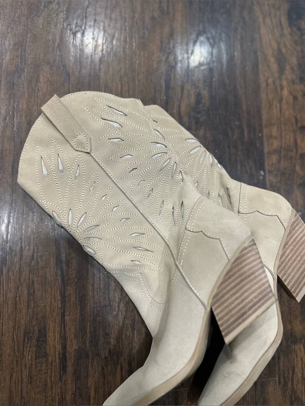 Women’s Dolce Vita cowgirl boots - Picture 7 of 7